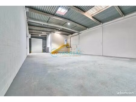 local d'activité 322 m²