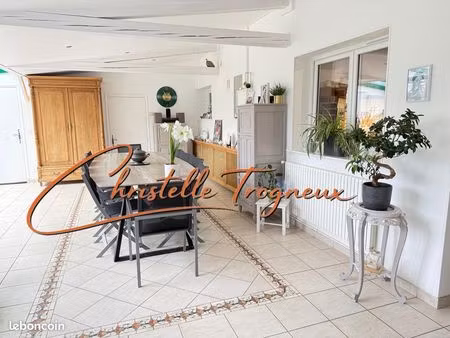 maison 8 pièces 209 m²