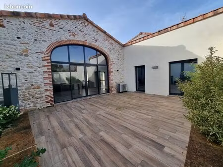 magnifique maison en pierre plein pied en centre ville