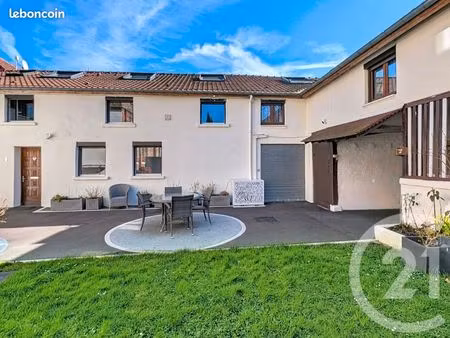 maison de ville 8 pièces 143 m²