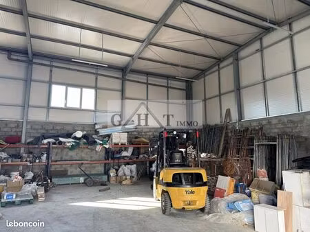 local industriel 130 m²