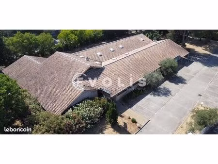 local commercial 1 067 m²