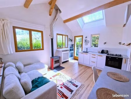 mini maison sur pilotis proche du lac d'annecy