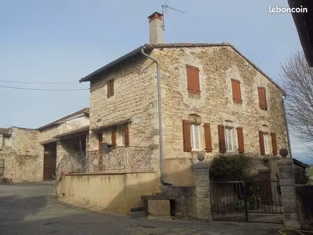 superbe ensemble de maisons de village en pierre en cite touristique