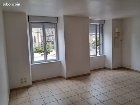 appartement t3 60 m2 - centre broons