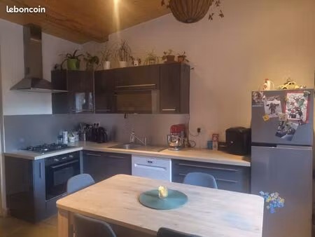 t3 refait à neuf avec stationnement privatif