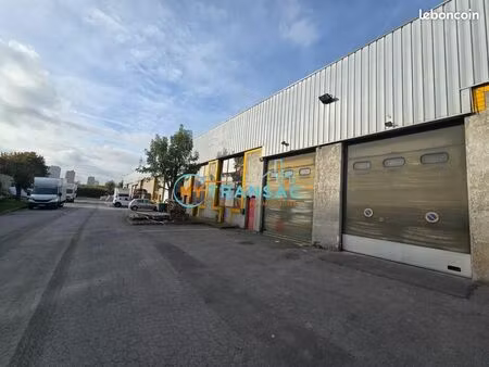 local bureaux 370 m²