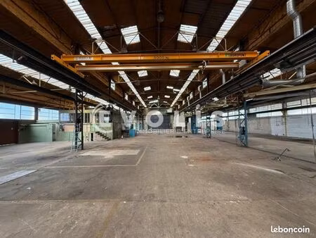 local d'activité 3 896 m²