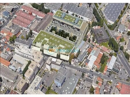 local d'activité 1 600 m²