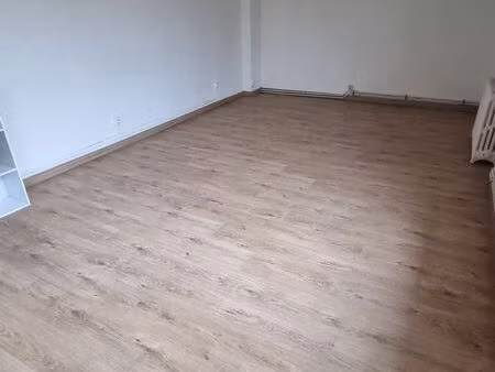 loue grande maison de ville