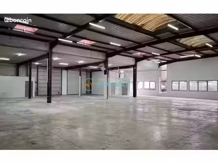 local d'activité 1 044 m²