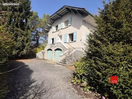 propriété 8 pièces 145 m²
