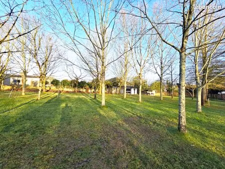 terrain 950 m² cugand
