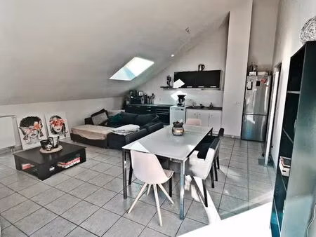 bel appartement récent libre a partir de juin