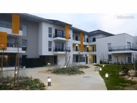 location t3 60m2 avec balcon et place de parking