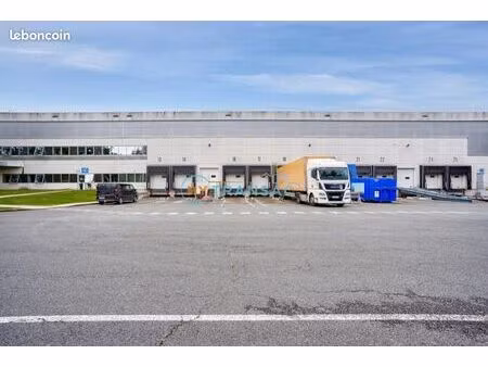 local logistique 6 903 m²