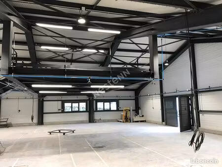 local 985 m² cognin