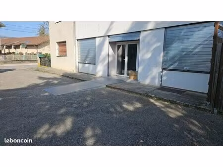 local professionnel 90 m2 rdc