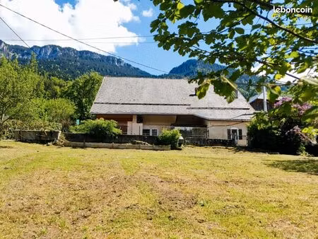 ancienne ferme - 120 m² habitables + env 320 m² exploitables - terres agricoles en option