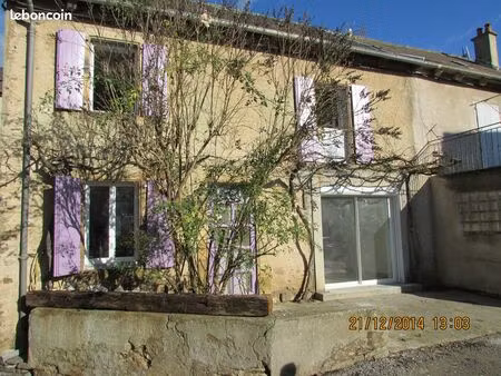 maison de village de 130 m2   4 chambres  2 salles de bains  terrain de 60 m2