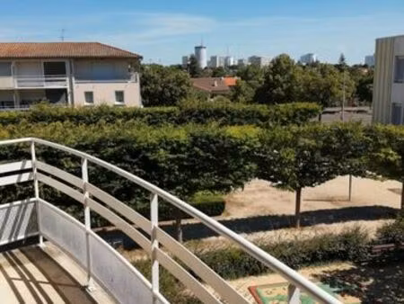 t2 meublé moderne & lumineux avec balcon – cœur de buxerolles (face mairie)