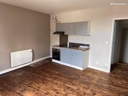 appartement 2ème étage saint savin 86310