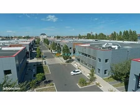 local industriel 873 m²