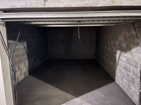 location garage fermé 16 m2