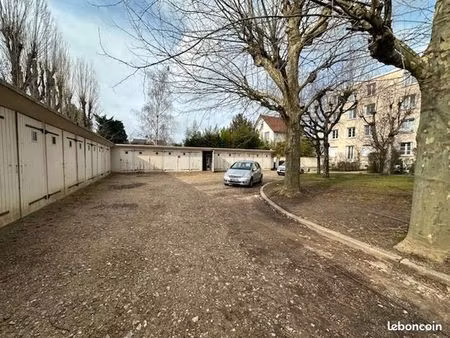 box fermé - avenue albert 1er la varenne