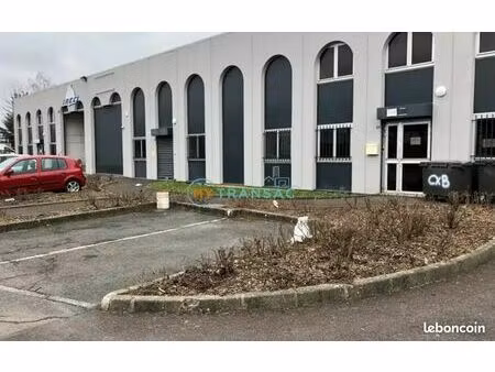 local d'activité 1 160 m²