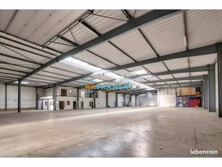 local d'activité 3 384 m²