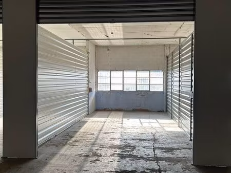 box / garage sécurisé avec électricité 35 m2