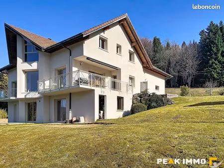 maison 7 pièces 222 m²
