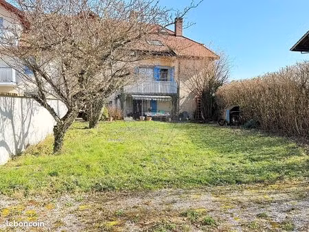 maison 9 pièces 260 m²