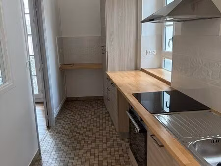 à louer 3 pièces de 68 m2 en centre ville de moret-loing-et-orvanne 77250