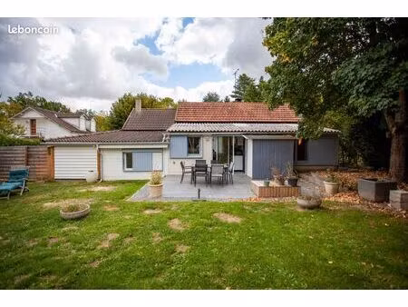 meublé de tourisme à vendre à bullion   au coeur de la vallée de chevreuse .forts revenus 