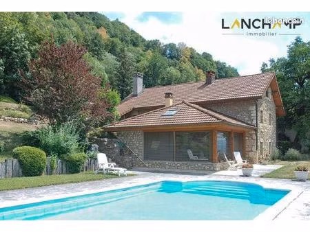 propriété 10 pièces 215 m²