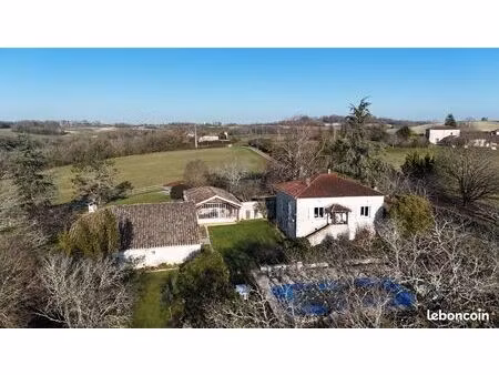 maison 8 pièces 238 m²