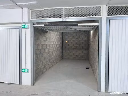 je vends un garage fermé de 14 50 m2 situé à choisy le roi