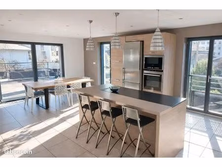 albertville – début quartier st sigismond – maison familiale rénovée avec terrasse  espace