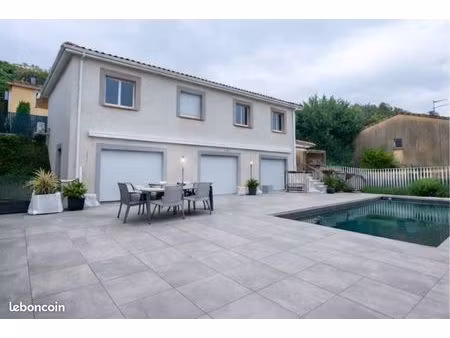 maison de 154m² avec piscine et vue sur les pyrénées au calme