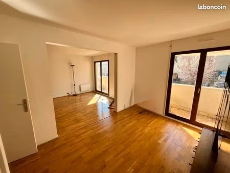 appartement lumineux idéalement situé