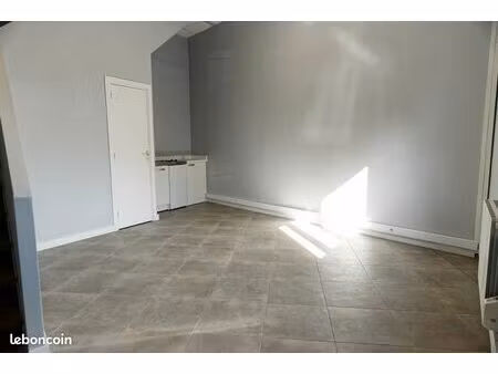 a louer bureau / local r+1 37m2 indépendant