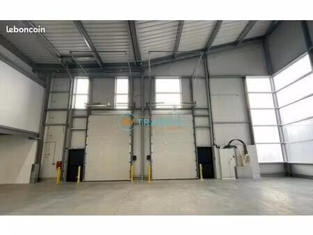 local bureaux 1 826 m²