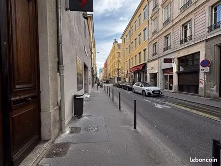 commerce beauté/coiffure 70 m²