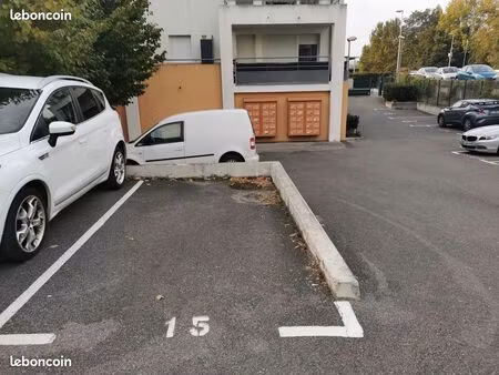 parking sécurisé frontière - croix de rozon