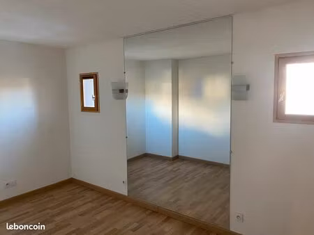 local pour une esthéticienne à partager