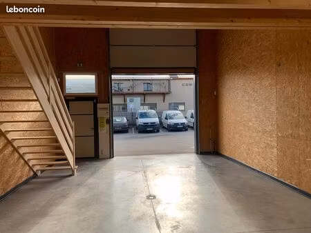 location local artisanal/ commercial