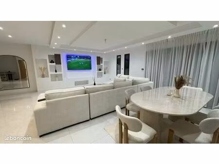 très belle maison avec piscine