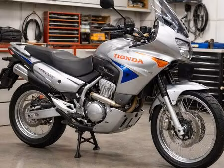 recherche garage moto / place dans garage